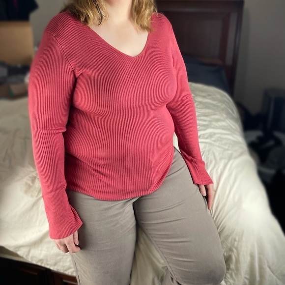 3/$30 ✨NEW✨ Plus Ribbed Sweater Top - Size Up - Picture 1 of 2